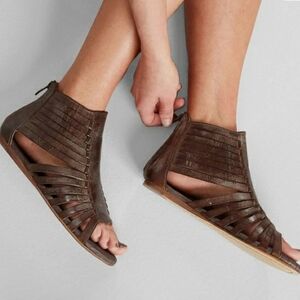 Roan Pearl Gladiator Brown Sandals by Bed Stu SZ 9.5